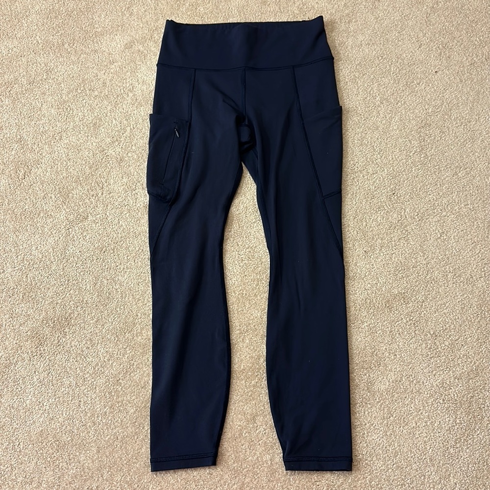 Athleta women’s size small navy leggings with pockets